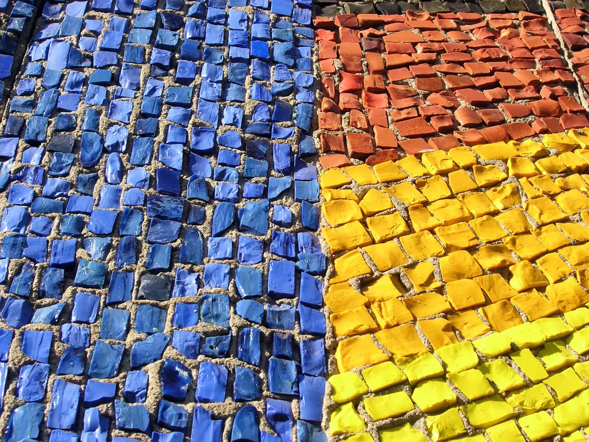 Краса тисячі каменів: використання мозаїки в інтер'єрі