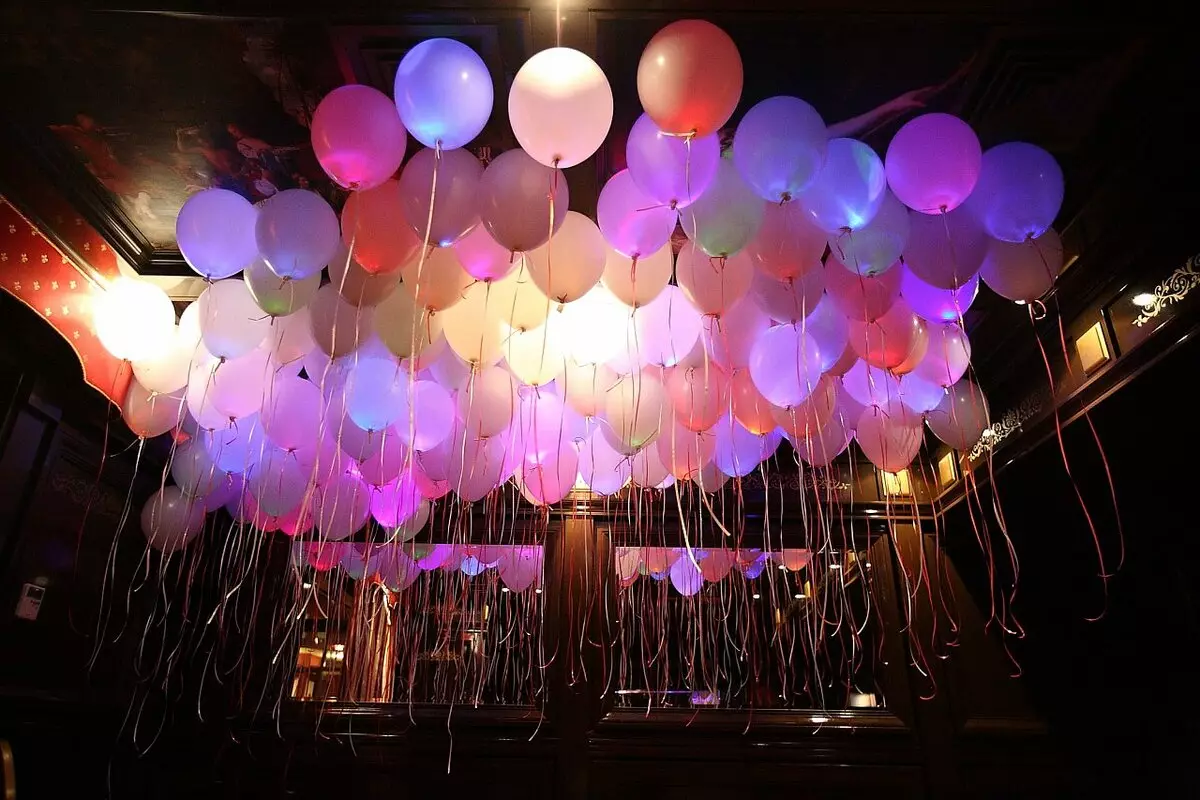 Balloons - grava dekoracia elemento antaŭ la 14-a de februaro