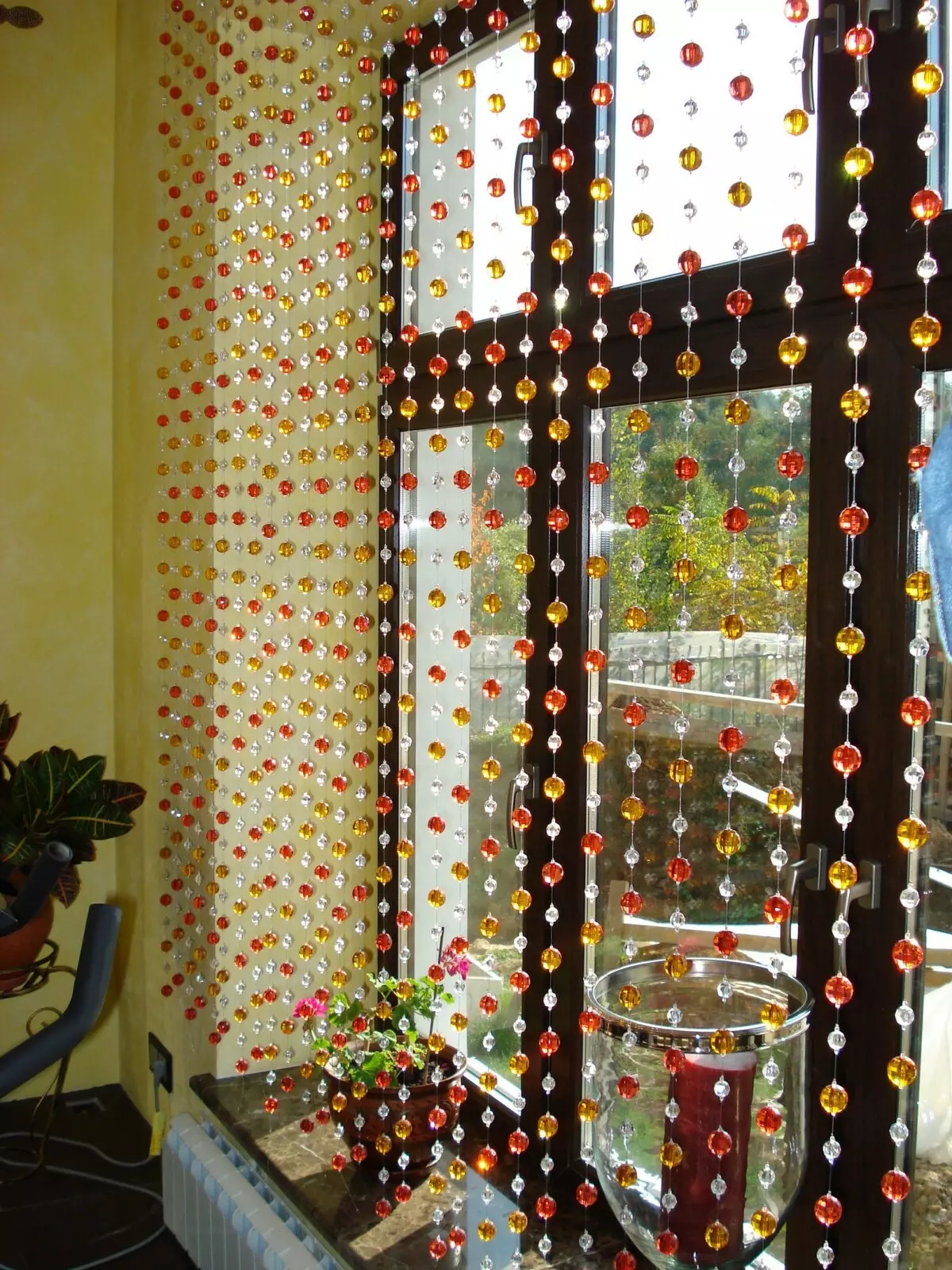 Függönyök gyöngyökből: a nappali eredeti részlete