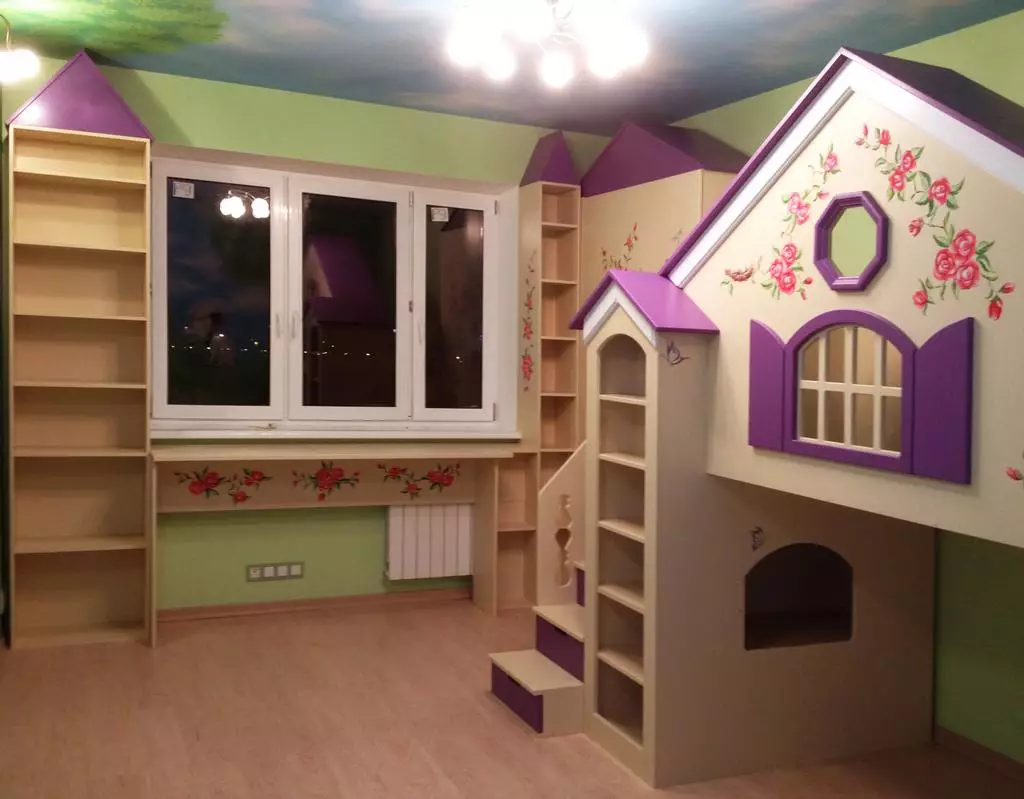 Odadaki bir çocuk için bir ağaçta ev: mümkün mü? Ve nasıl?