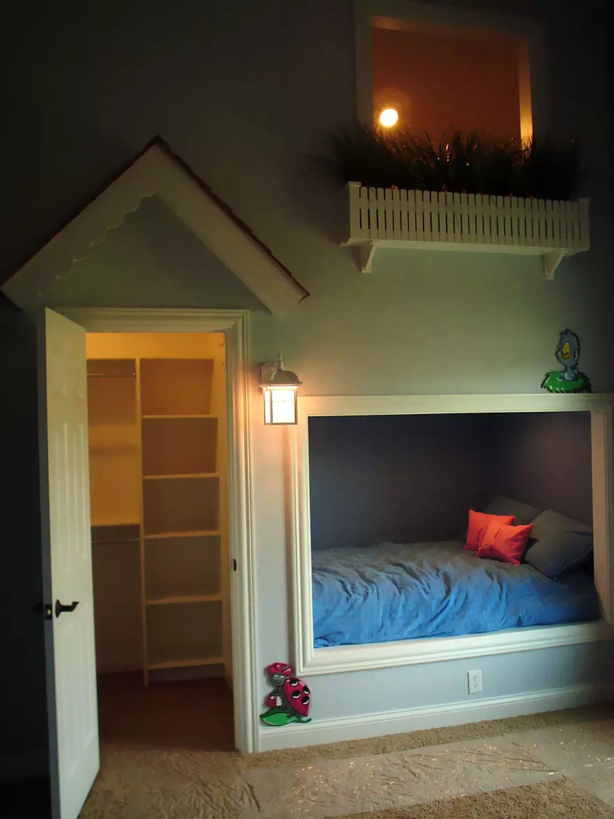 Shtëpia në një pemë për një fëmijë në dhomë: A është e mundur? Dhe si?