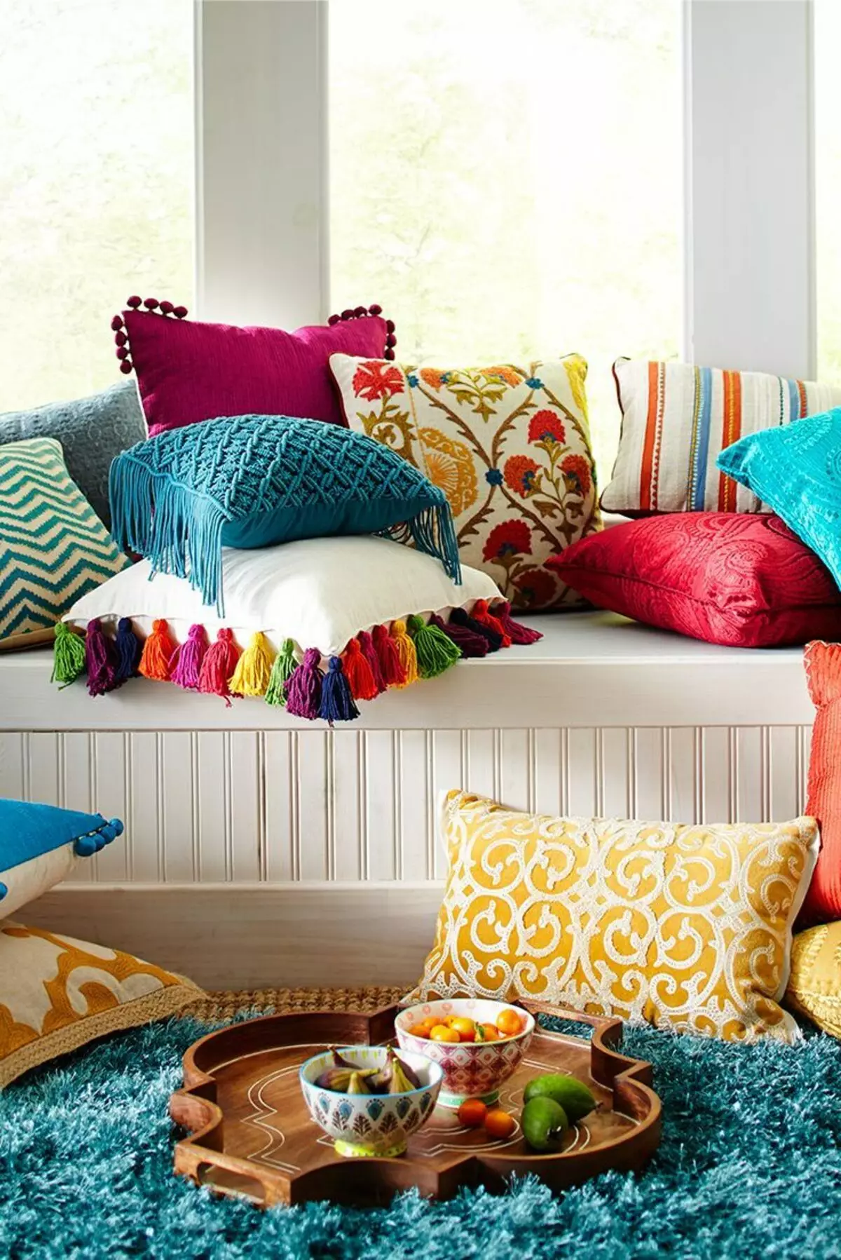 The color is beautiful. Декоративные подушки. Цветные подушки в интерьере. Стильные декоративные подушки. Яркие декоративные подушки в интерьере.