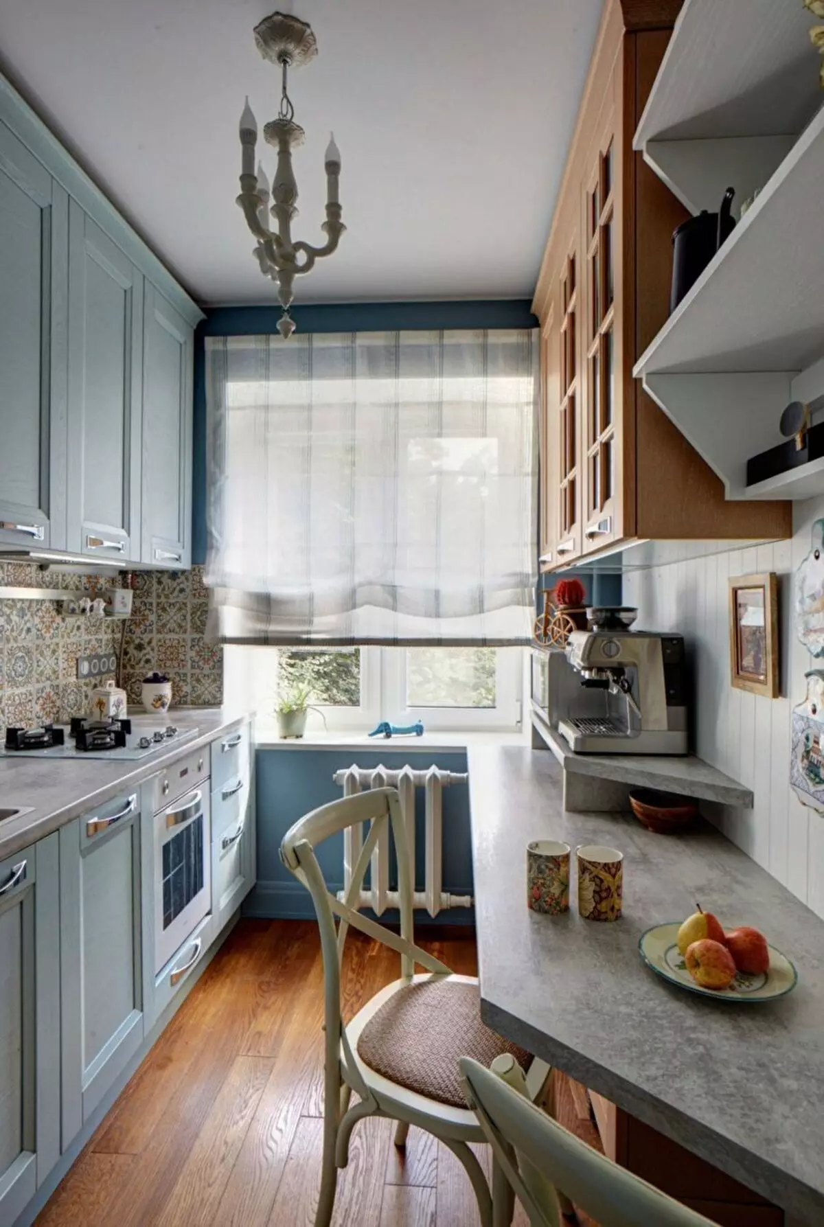 Com crear un interior de cuina en un estil modern per a una gran família