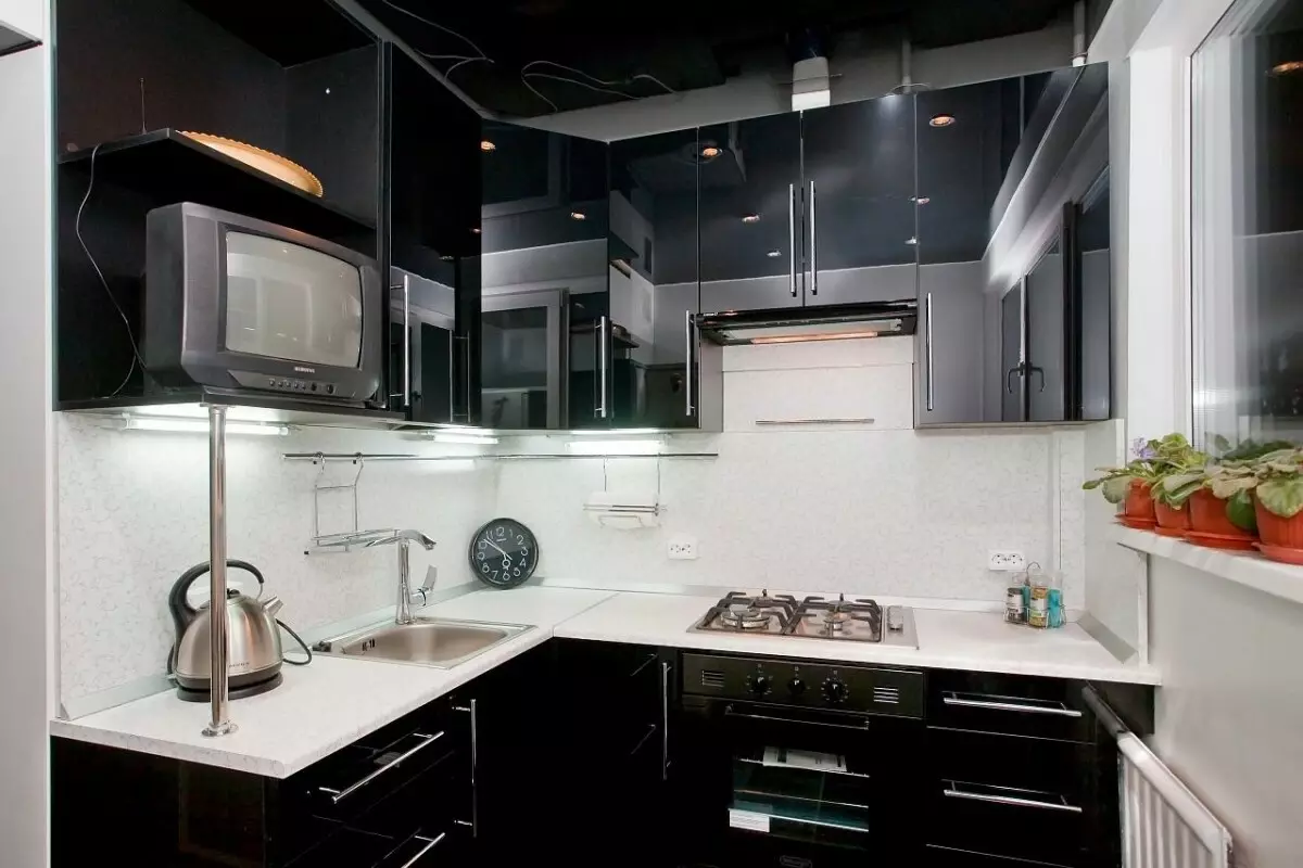 طراحی آشپزخانه در سیاه و سفید