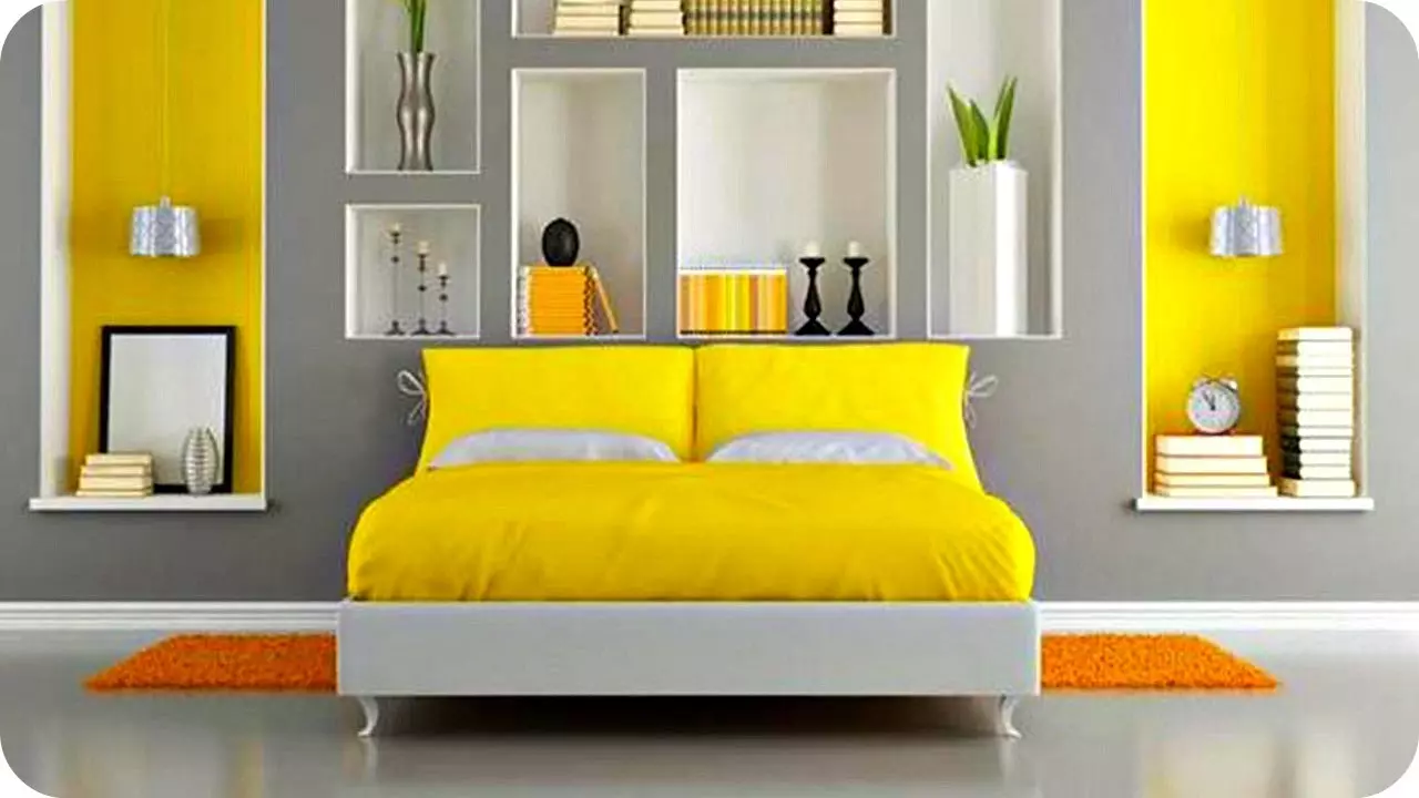 داخلہ میں پیلے رنگ اور بھوری رنگ کا مجموعہ