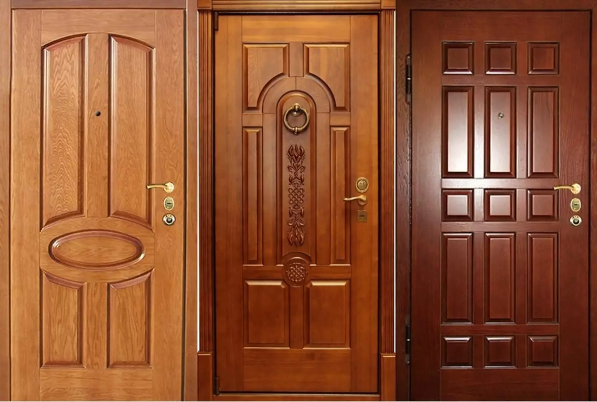 Двери деревянные дома цена. Входная дверь. Деревянная дверь. Входная дверь дерево. Двери наружные деревянные.