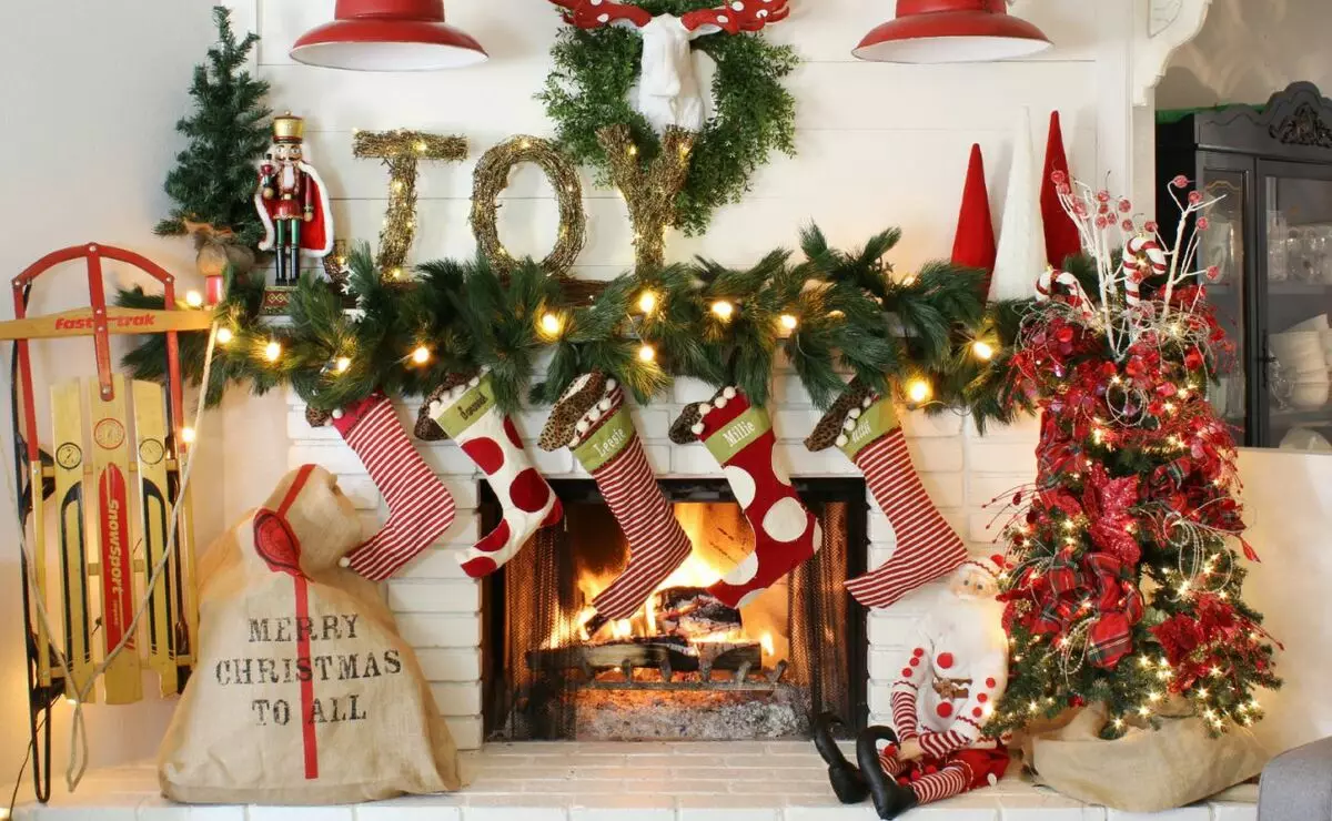 Masaya ang Santa Claus: Disenyo ng Fireplace sa Living Room