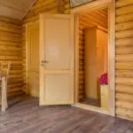 Quines portes interiors són millors per instal·lar-se en una casa de fusta: consells sobre l'elecció i etapes d'instal·lació