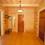 Katera notranja vrata je bolje namestiti v leseno hišo: Nasveti za izbiro in faze namestitve