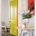 Πώς και πώς να ζωγραφίσει τις εσωτερικές πόρτες στο σπίτι [Βασικές συστάσεις]