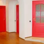 Jak a jak malovat interiérové ​​dveře doma [Základní doporučení]