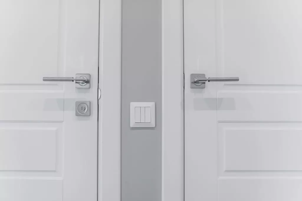Unutarnja vrata u bijelom - univerzalno rješenje za bilo koji interijer