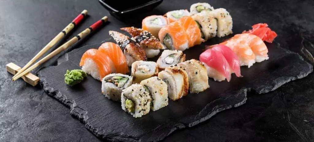 Sushi gyda danfoniad yn Izhevsk