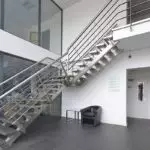 स्टेनलेस स्टील सीढीका सुविधाहरू: प्रजातिहरू र फाइदाहरू [आवश्यक कम्पोनेन्टहरू]