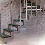 Չժանգոտվող պողպատից աստիճանների առանձնահատկություններ. Տեսակներ եւ առավելություններ [անհրաժեշտ բաղադրիչներ]