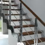 Kenmerke van vlekvrye staal trappe: spesies en voordele [nodige komponente]