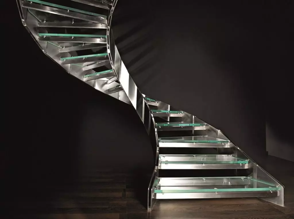 不锈钢资产上的径向楼梯