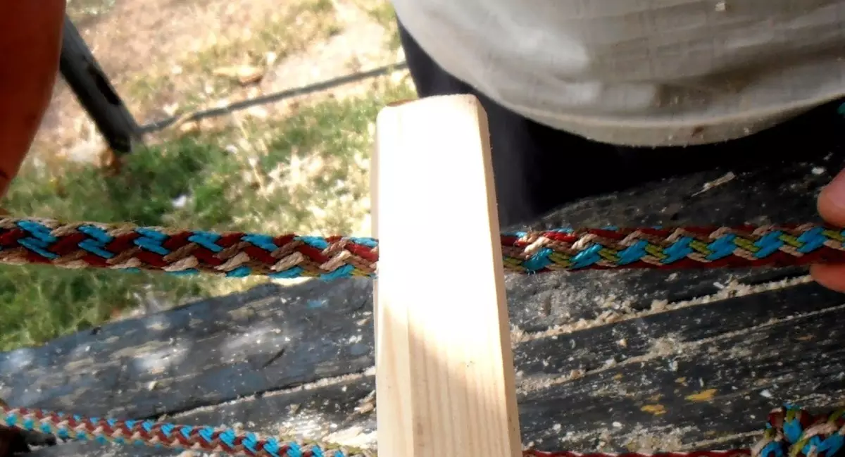 Escadaria de corda com etapas de madeira faz você mesmo