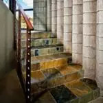天然と人工石の階段の利点と特徴（+52写真）