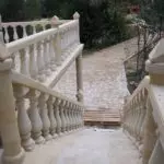 Avantatges i característiques d'escales de pedra natural i artificial (+52 fotos)