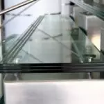 Vantagens e Desvantagens de escadas de vidro [Ideias de design e opções de execução]