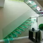 Výhody a nevýhody sklenených schodov [Nápady na dizajn a možnosti vykonávania]