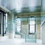 Voordele en nadele van glas trappe [Ontwerp idees en uitvoering opsies]