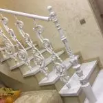 Soinstallation von Balusters auf der Treppe: Methoden zur Befestigung und Installationsfunktionen