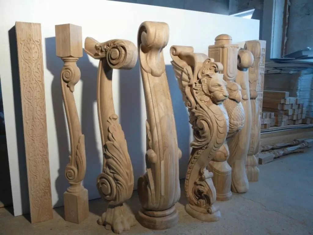 Fardos esculpidos de madeira