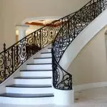 Карактеристики на дизајнот на ходникот со скали и можни опции за аранжман | +70 фотографии