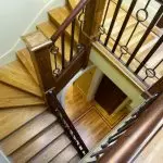 მახასიათებლები Hallway დიზაინი კიბეები და შესაძლო პარამეტრები მოწყობა | +70 ფოტო