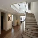 走廊設計的特點，樓梯和可能的安排選項| +70照片