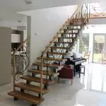 Mga Tampok ng Dekorasyon ng Metal Staircase na may Wood: Ang pagpili ng materyal at teknolohiya ng trabaho