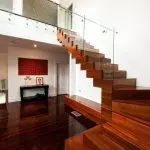 如何將樓梯分開在房子內：面向材料的選擇| +65照片