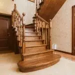 כיצד להפריד את גרם המדרגות בבית: בחירת חומר מול +65 תמונה