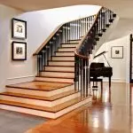Како раздвојити степениште у кући: избор окретног материјала | +65 фотографија
