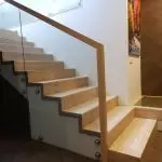 כיצד להפריד את גרם המדרגות בבית: בחירת חומר מול +65 תמונה