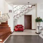 Hvordan skille trappen i huset: Valg av motstående materiale | +65 Foto