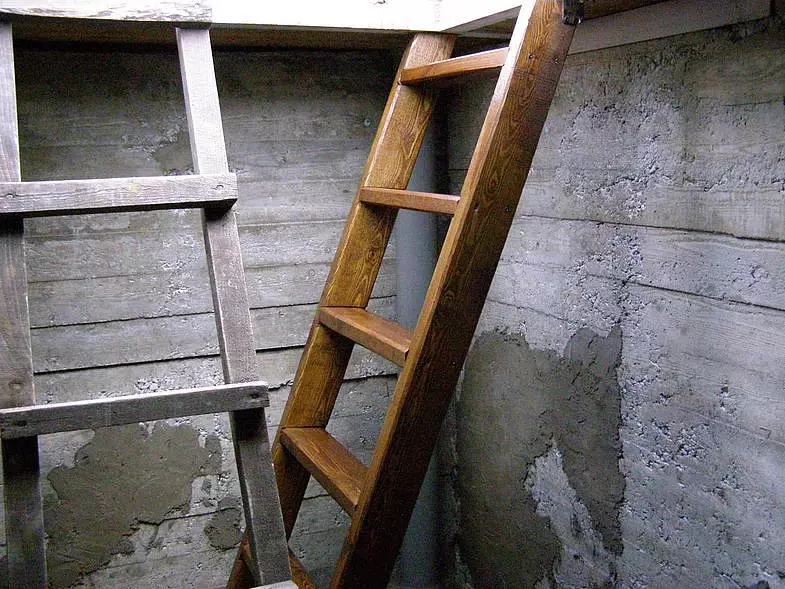 Escadas de pixel de madeira