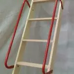 एक लकड़ी के छात्रावास की सीढ़ी का उत्पादन: आत्म-संयोजन के लिए गणना और निर्देश