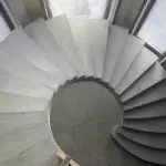 ການຜະລິດ Staircase STAIRTED STAIRTE: ການຄິດໄລ່, ຮູບແບບ, ການຖອກຄອນກີດດ້ວຍມືຂອງທ່ານເອງ