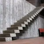 Tuotanto vahvistetun betoniliikenteen portaikko: laskenta, muotti, betonin kaataminen omalla kädet