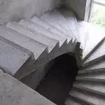 Производство на стоманобетонно стълбище: изчисление, кофраж, бетон, който се излива със собствените си ръце