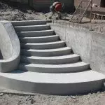 Pengeluaran tangga konkrit bertetulang: pengiraan, kerja bentuk, konkrit menuangkan dengan tangan anda sendiri
