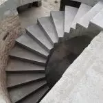 प्रबलित कंक्रीट सीढ़ी का उत्पादन: गणना, फॉर्मवर्क, कंक्रीट अपने हाथों से डालना