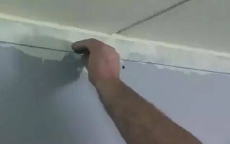 Comment faire un plafond de plâtre dans le couloir vous-même