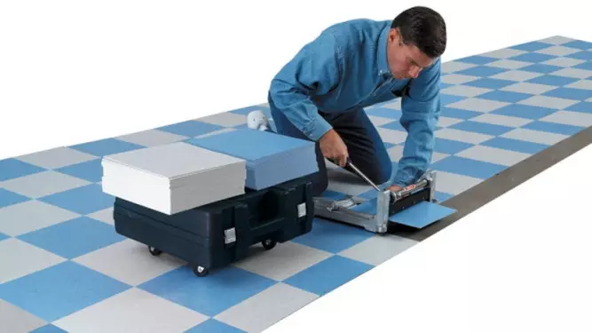 Putiamo le piastrelle in PVC sul pavimento: fasi e sfumature