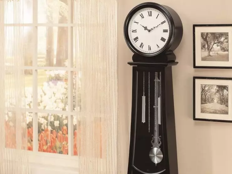 Wall Clock sa living room - 80 mga larawan ng orihinal na mga ideya sa disenyo