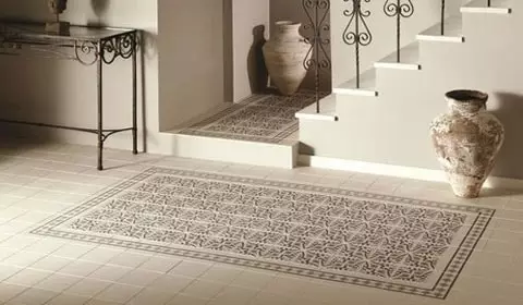 I-Tile Rug phantsi