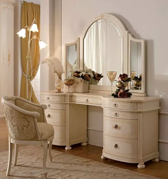 Cum să alegeți și să faceți o masă cu o oglindă pentru un dormitor?